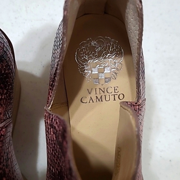 Vince Camuto Gigietta pink snakeskin booties size 7 - Picture 5 of 10